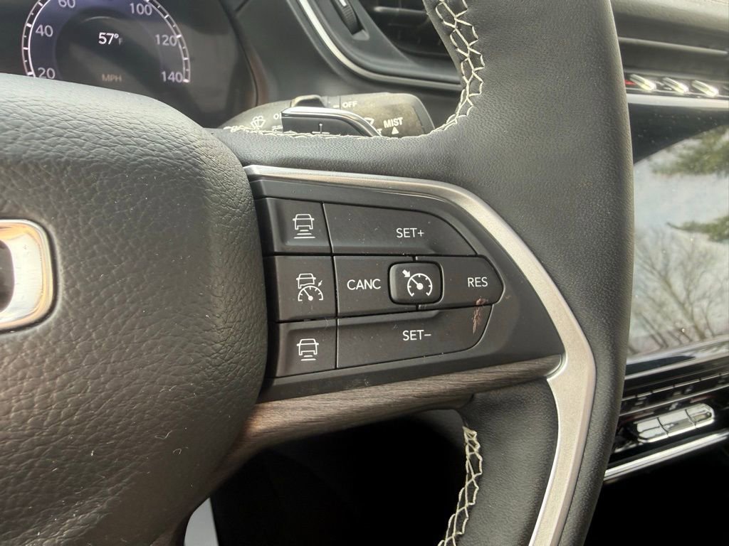 Used 2025 Jeep Grand Cherokee Limited image 16