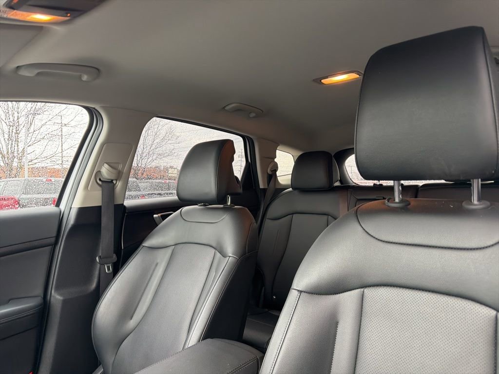 Used 2025 Kia Sportage EX image 4