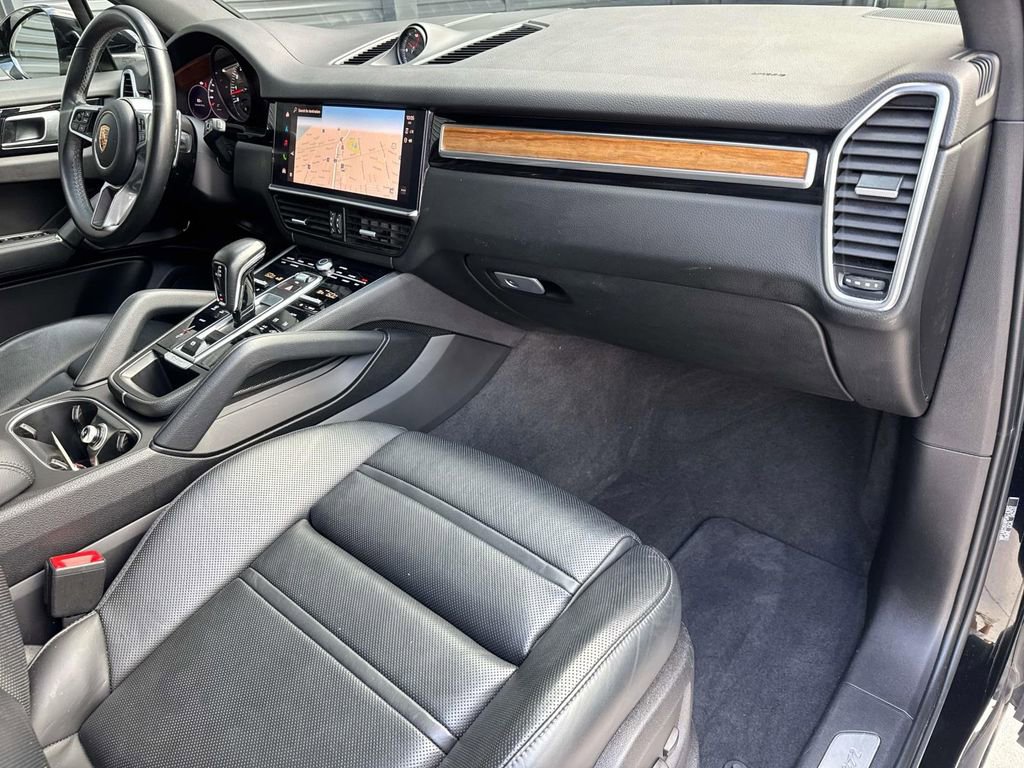 Certified 2023 Porsche Cayenne S Platinum image 18
