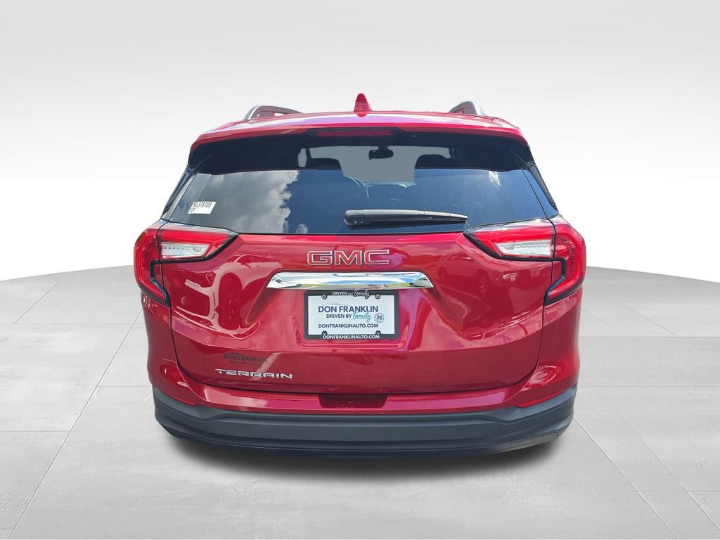 Used 2024 GMC Terrain SLE w/ Driver Convenience Package FWD image 8