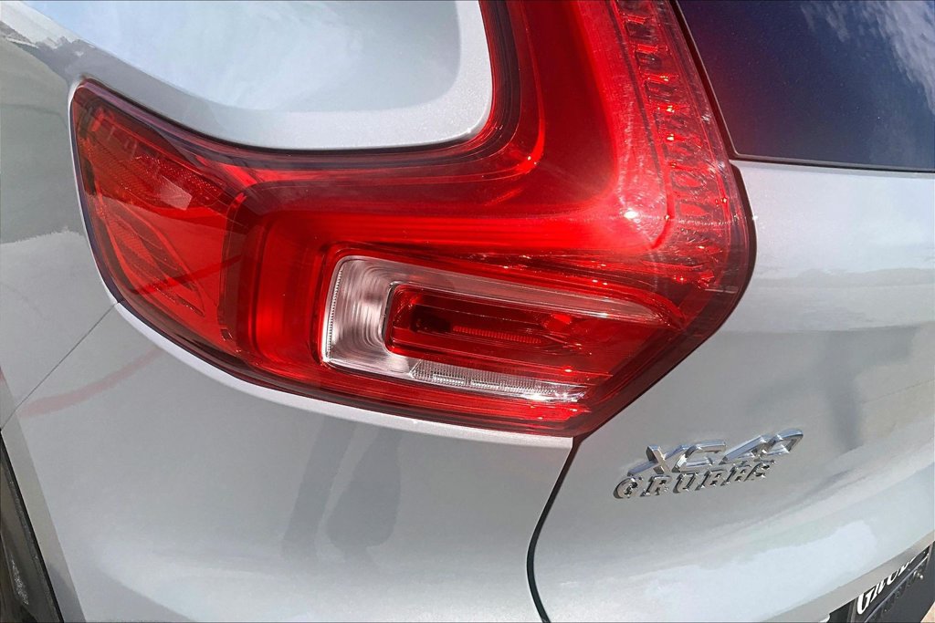 Certified 2025 Volvo XC40 B5 Core AWD/4WD image 40