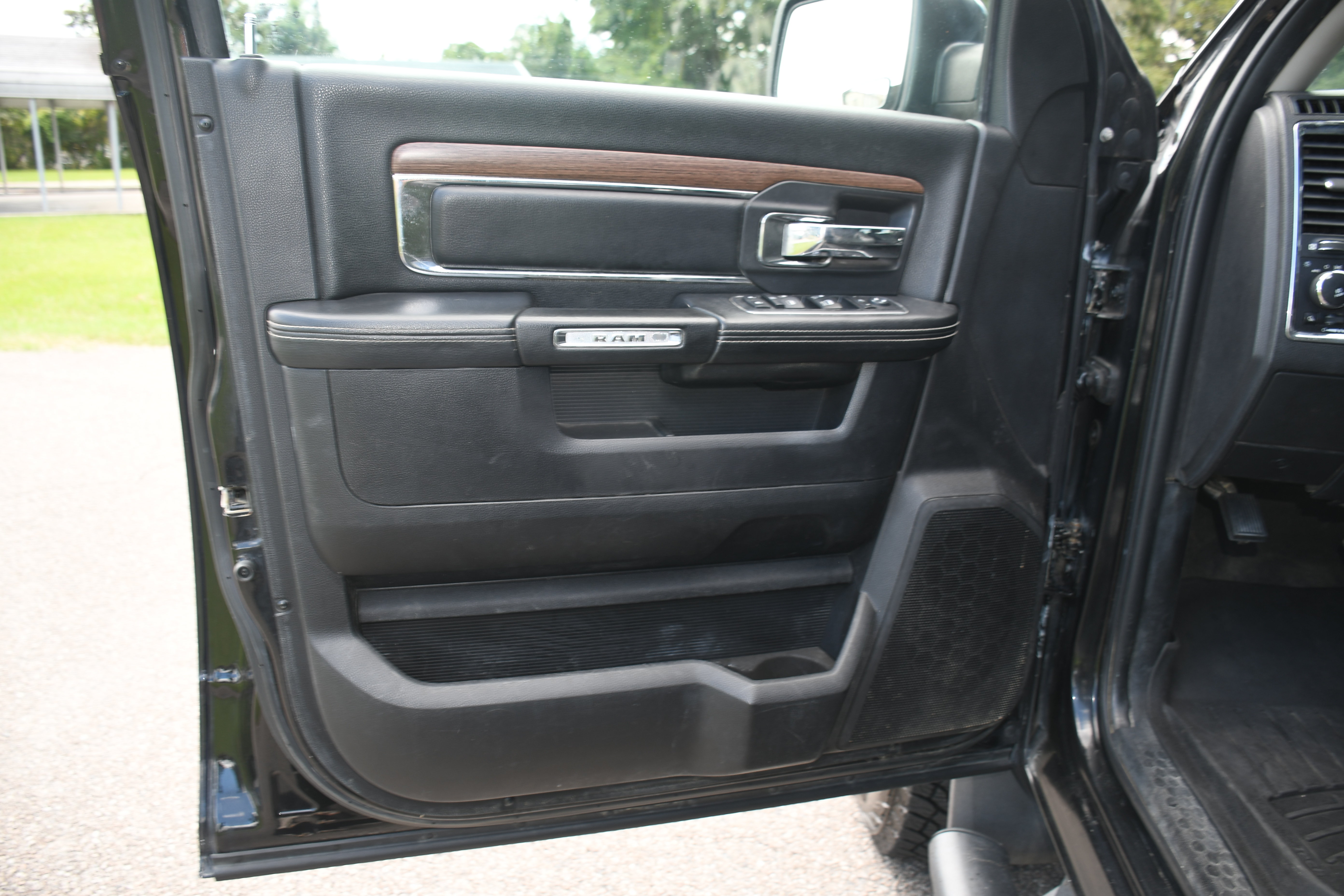 Used 2016 RAM 2500 Laramie w/ Sport Appearance Group AWD/4WD image 10