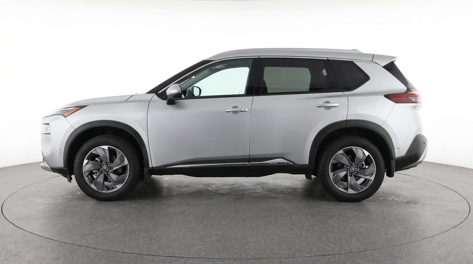 Used 2025 Nissan Rogue SV FWD image 5
