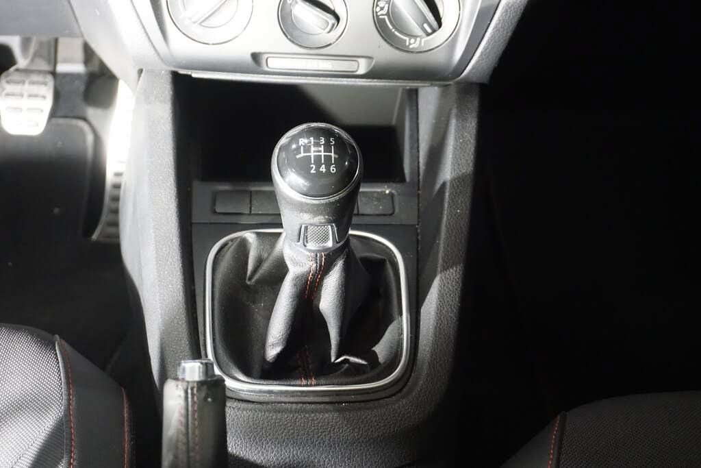 Used 2012 Volkswagen Jetta GLI FWD image 15