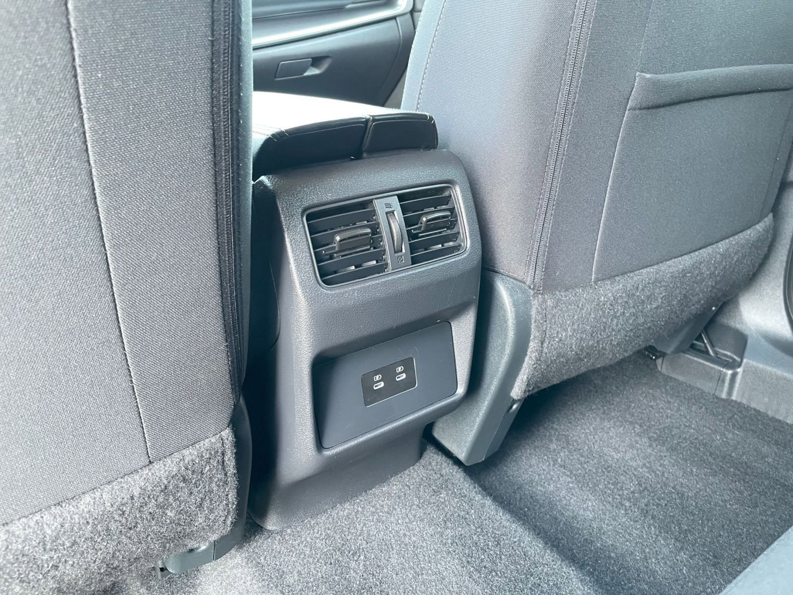 Used 2025 Nissan Rogue SV image 24