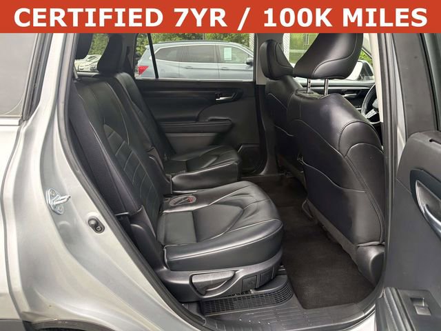 Used 2023 Toyota Highlander XLE AWD/4WD image 11