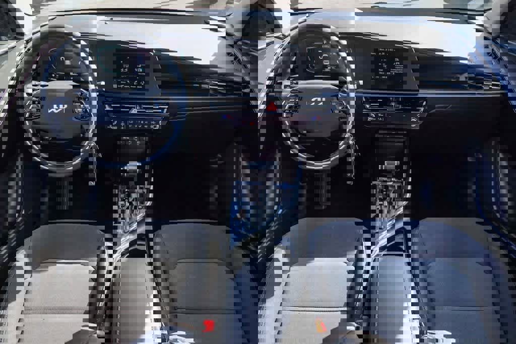 Certified 2023 Kia Niro LX image 11