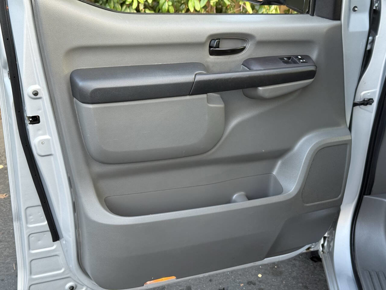 Used 2018 Nissan NV 3500 SL RWD image 17