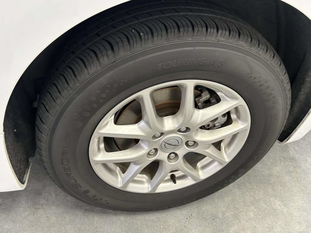 Used 2024 Chrysler Pacifica Touring-L FWD image 9