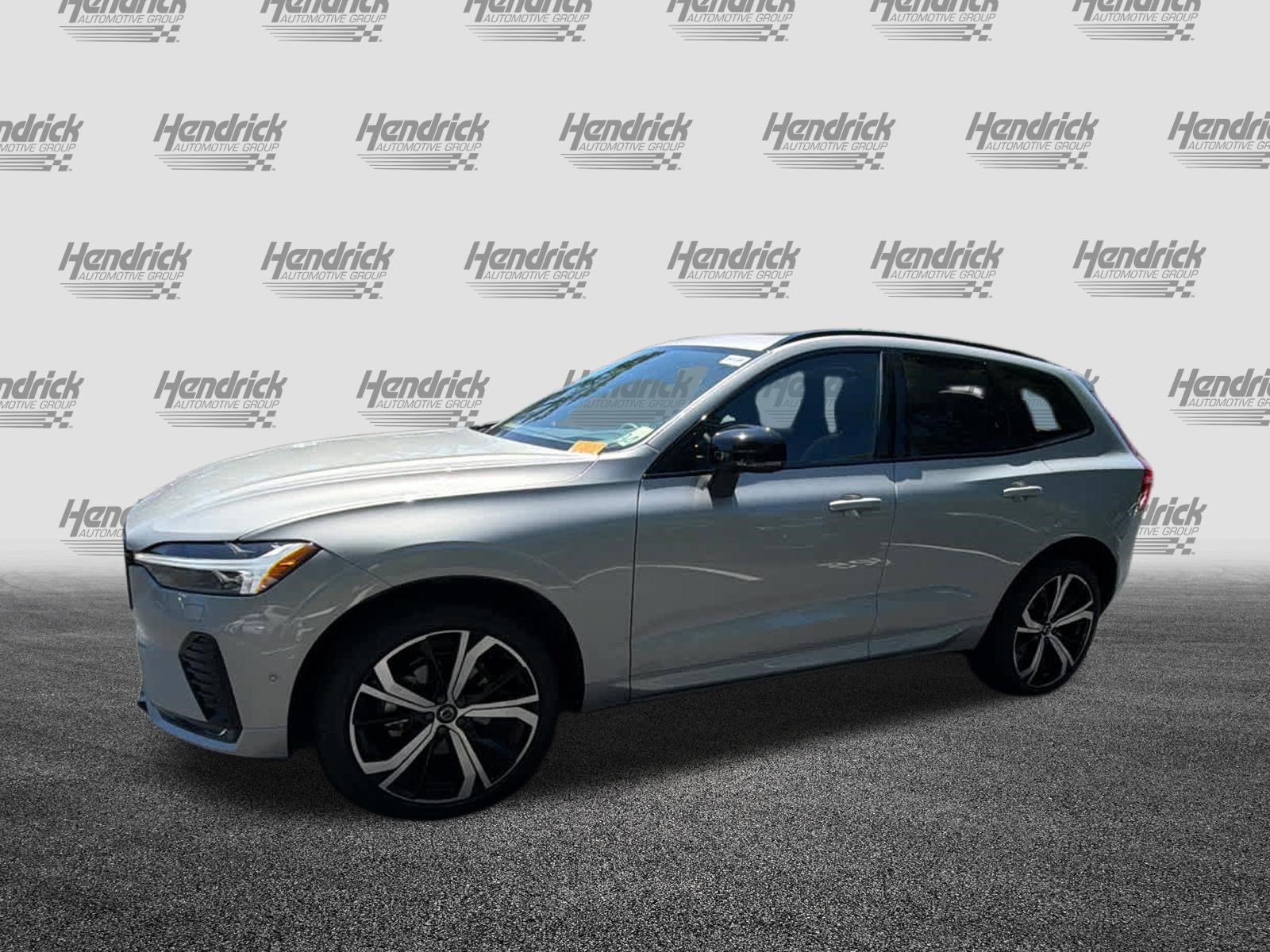 Used 2023 Volvo XC60 B5 Ultimate w/ Climate Package FWD image 10