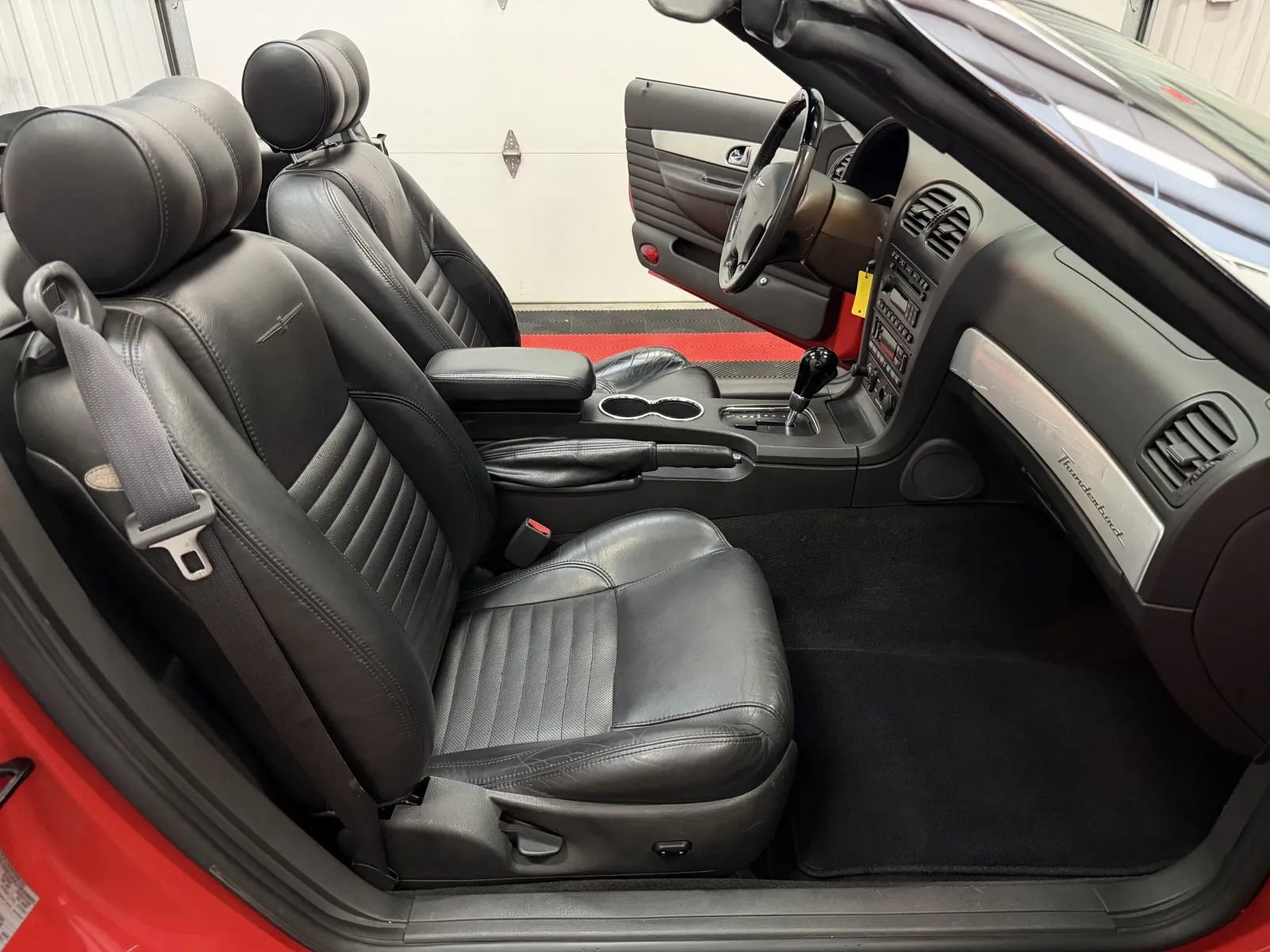 Used 2002 Ford Thunderbird image 39