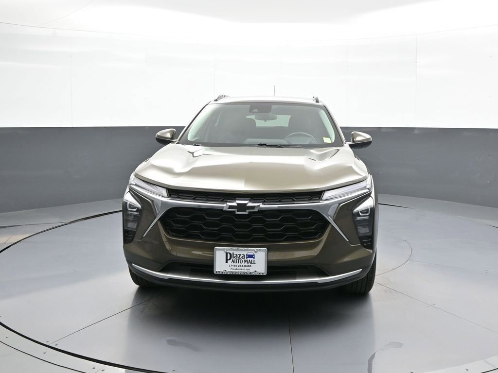 Used 2024 Chevrolet Trax LT w/ Driver Confidence Package image 2