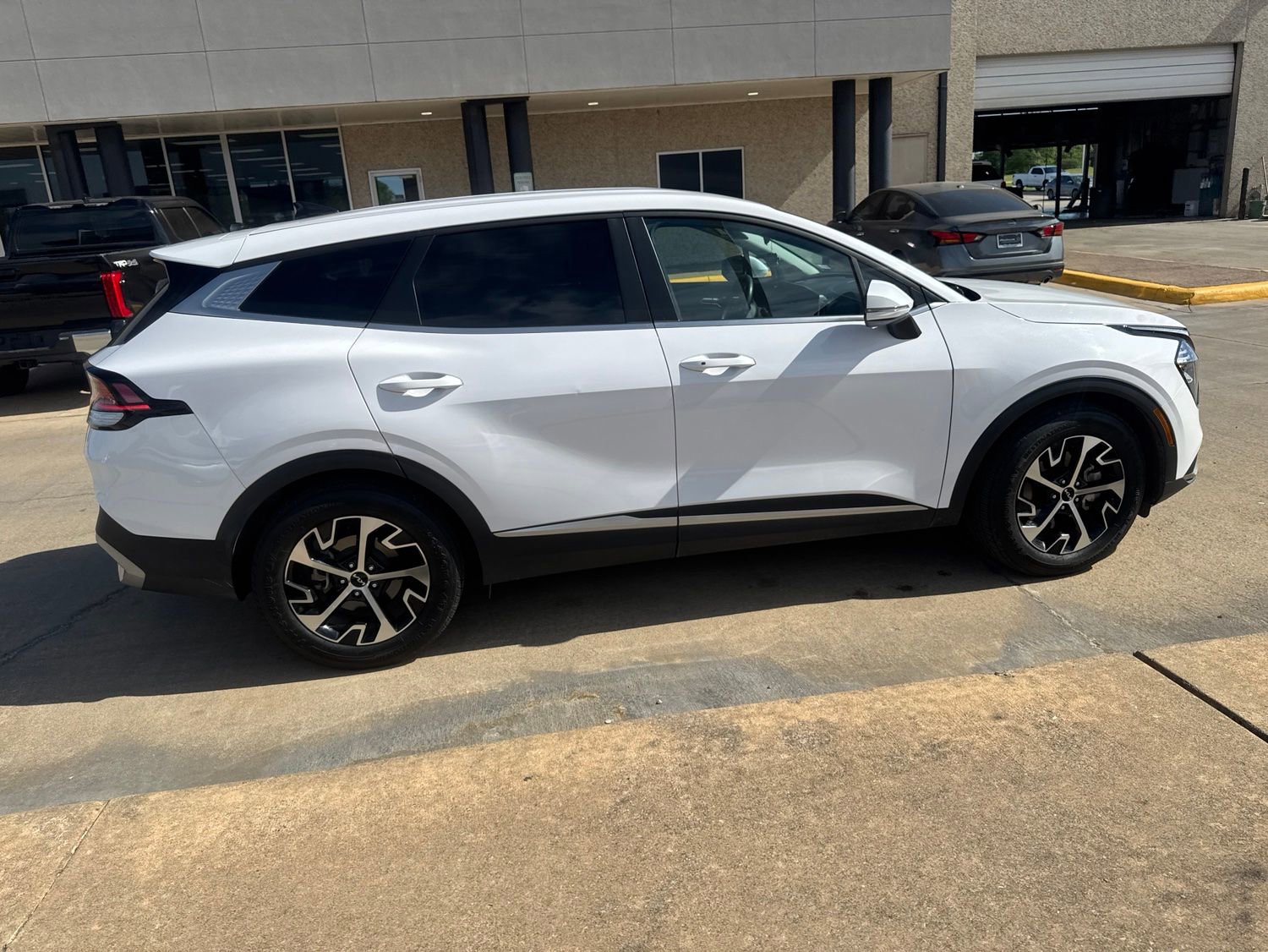 Used 2023 Kia Sportage EX FWD image 9