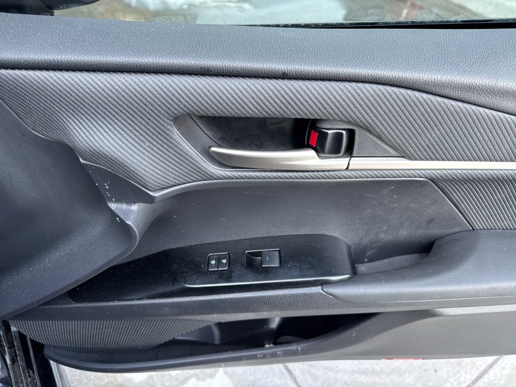 Used 2025 Toyota Camry SE image 19
