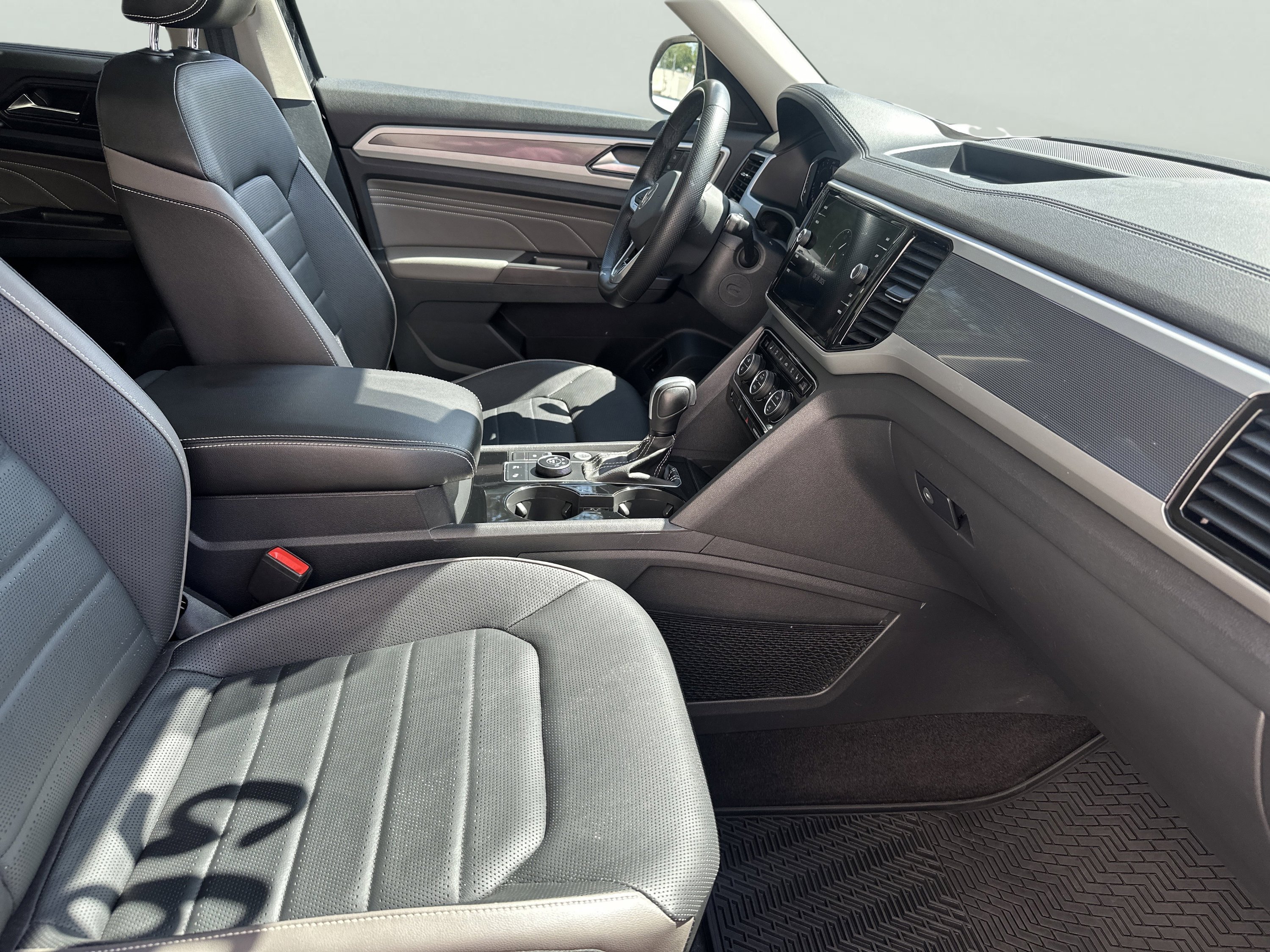 Used 2022 Volkswagen Atlas SEL Premium image 26