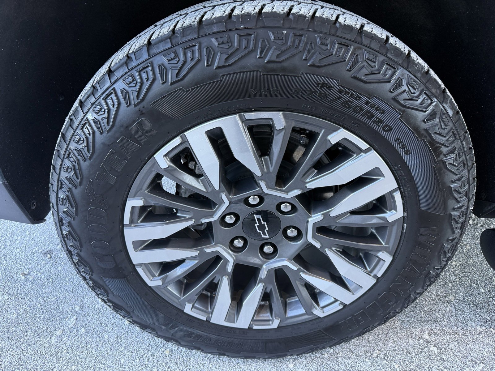 Used 2025 Chevrolet Suburban Z71 w/ Z71 Off-Road Package image 11