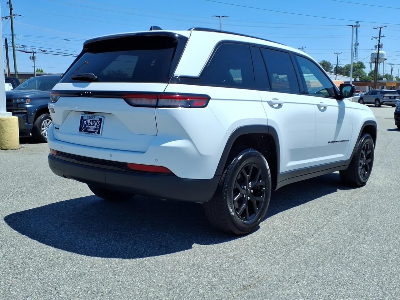 Used 2025 Jeep Grand Cherokee Altitude AWD/4WD image 29