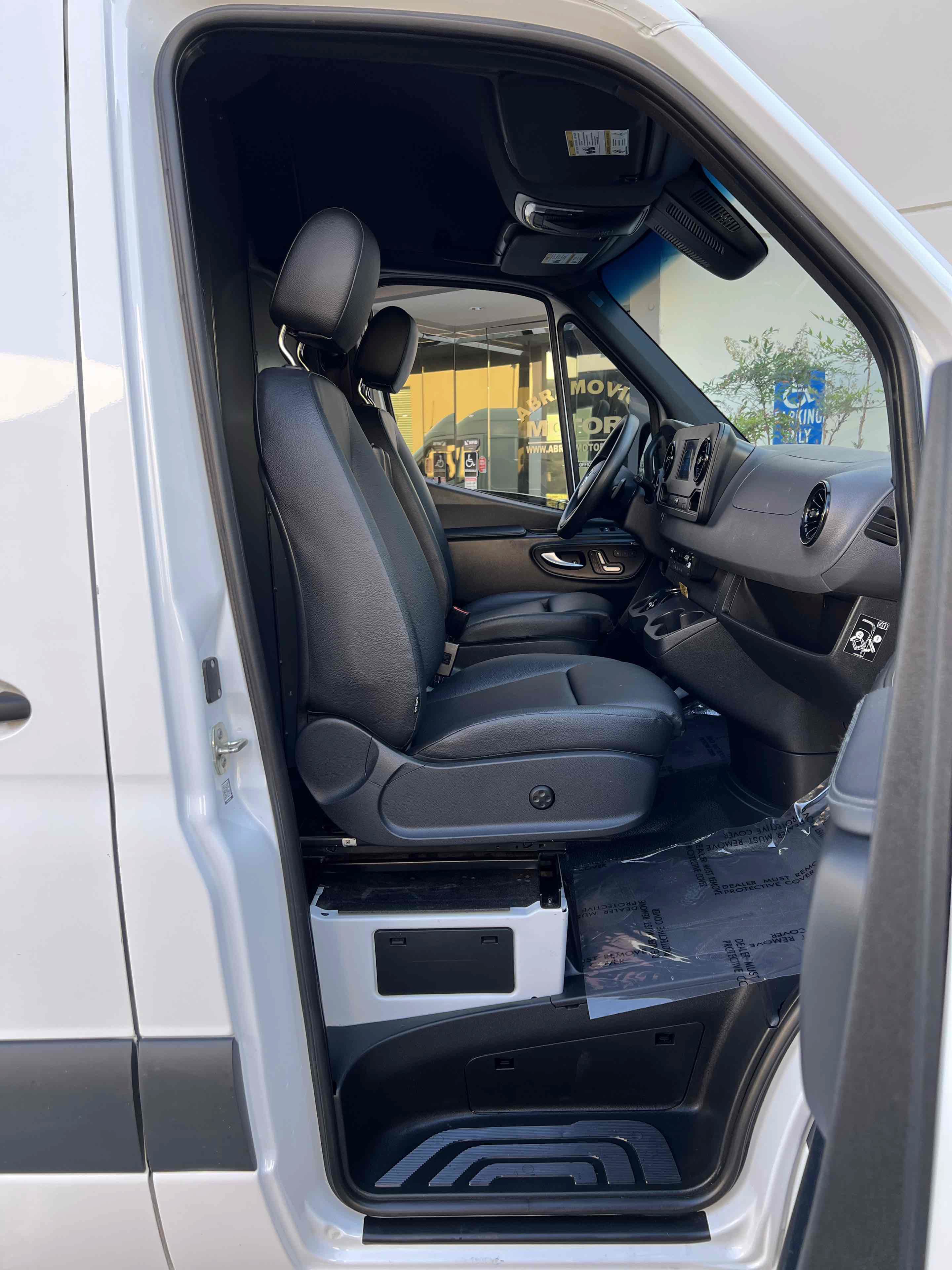 Used 2022 Mercedes-Benz Sprinter 2500 image 34