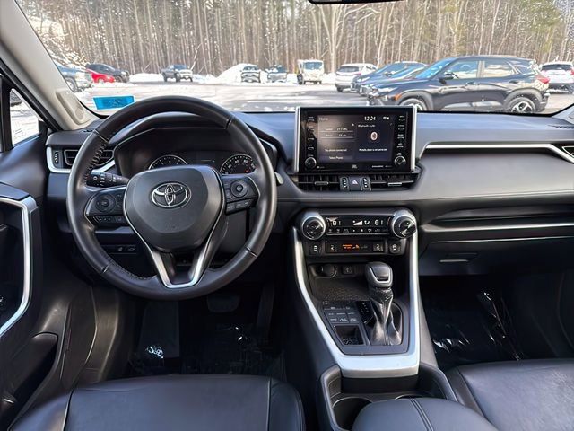Used 2020 Toyota RAV4 XLE Premium image 21