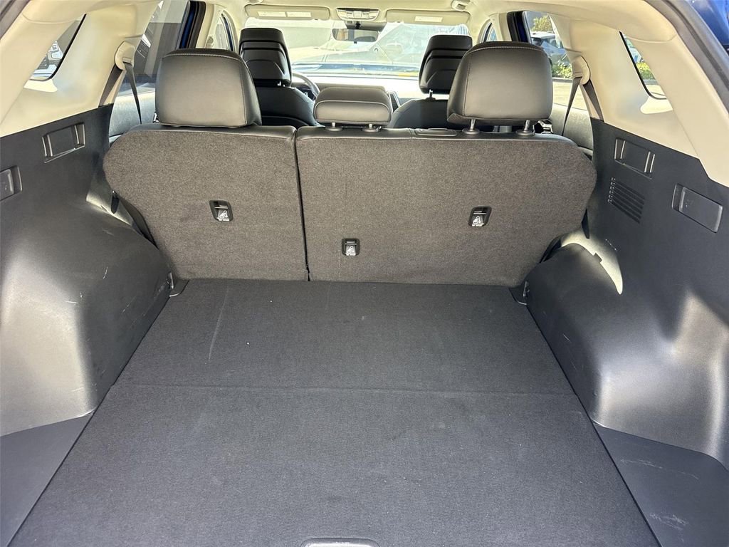 Used 2025 Kia Sportage EX image 23