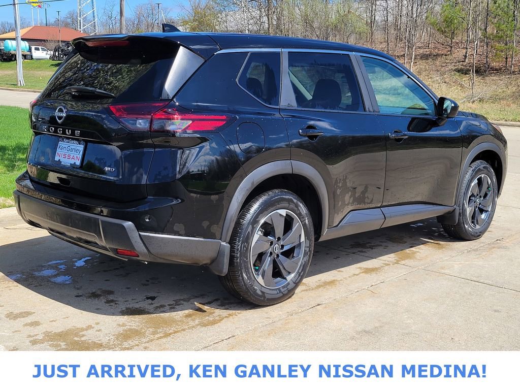 Certified 2026 Nissan Rogue SV AWD/4WD image 3
