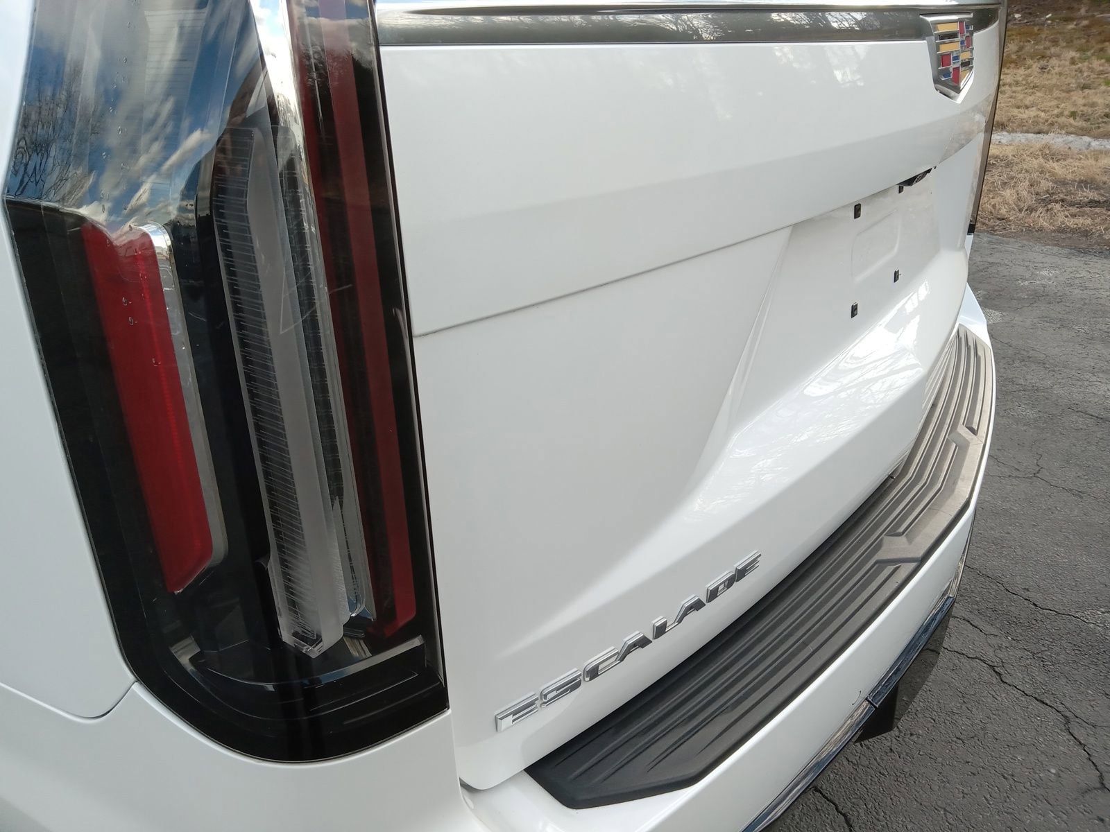 Used 2023 Cadillac Escalade Premium Luxury Platinum image 8