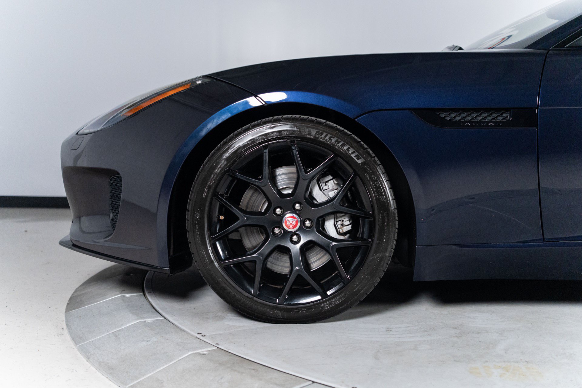 Used 2018 Jaguar F-TYPE Coupe RWD image 3