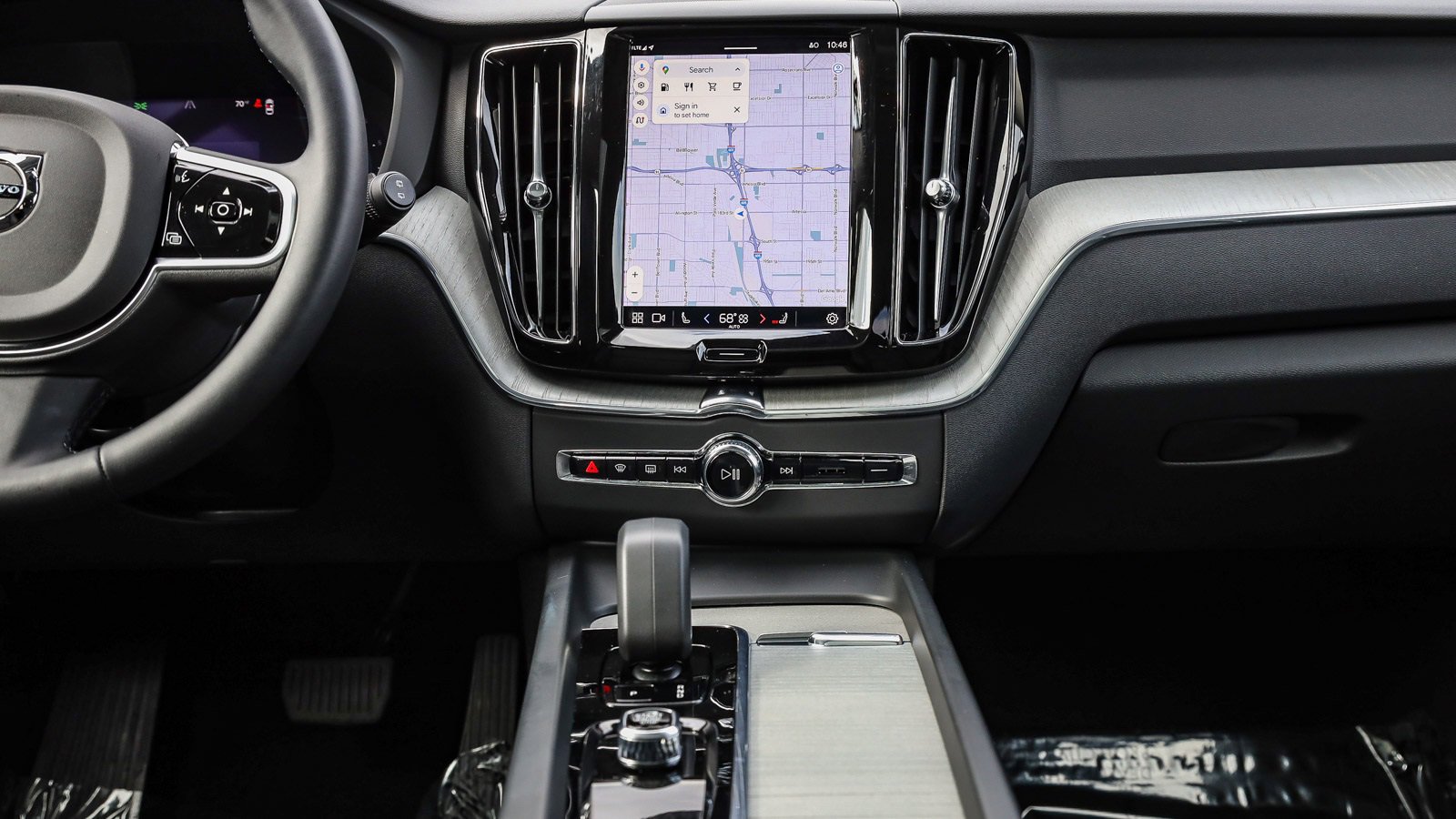 Used 2025 Volvo XC60 B5 Plus image 13