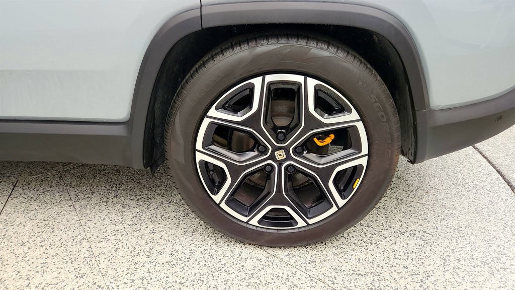 Used 2024 Rivian R1S Adventure AWD/4WD image 9