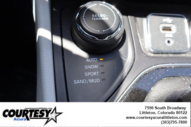 Used 2019 Jeep Cherokee Limited w/ Luxury Group AWD/4WD image 19