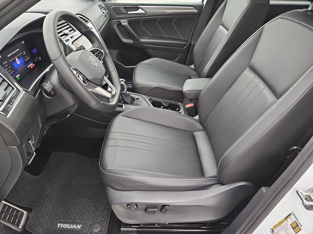 Used 2023 Volkswagen Tiguan SE R-Line image 13