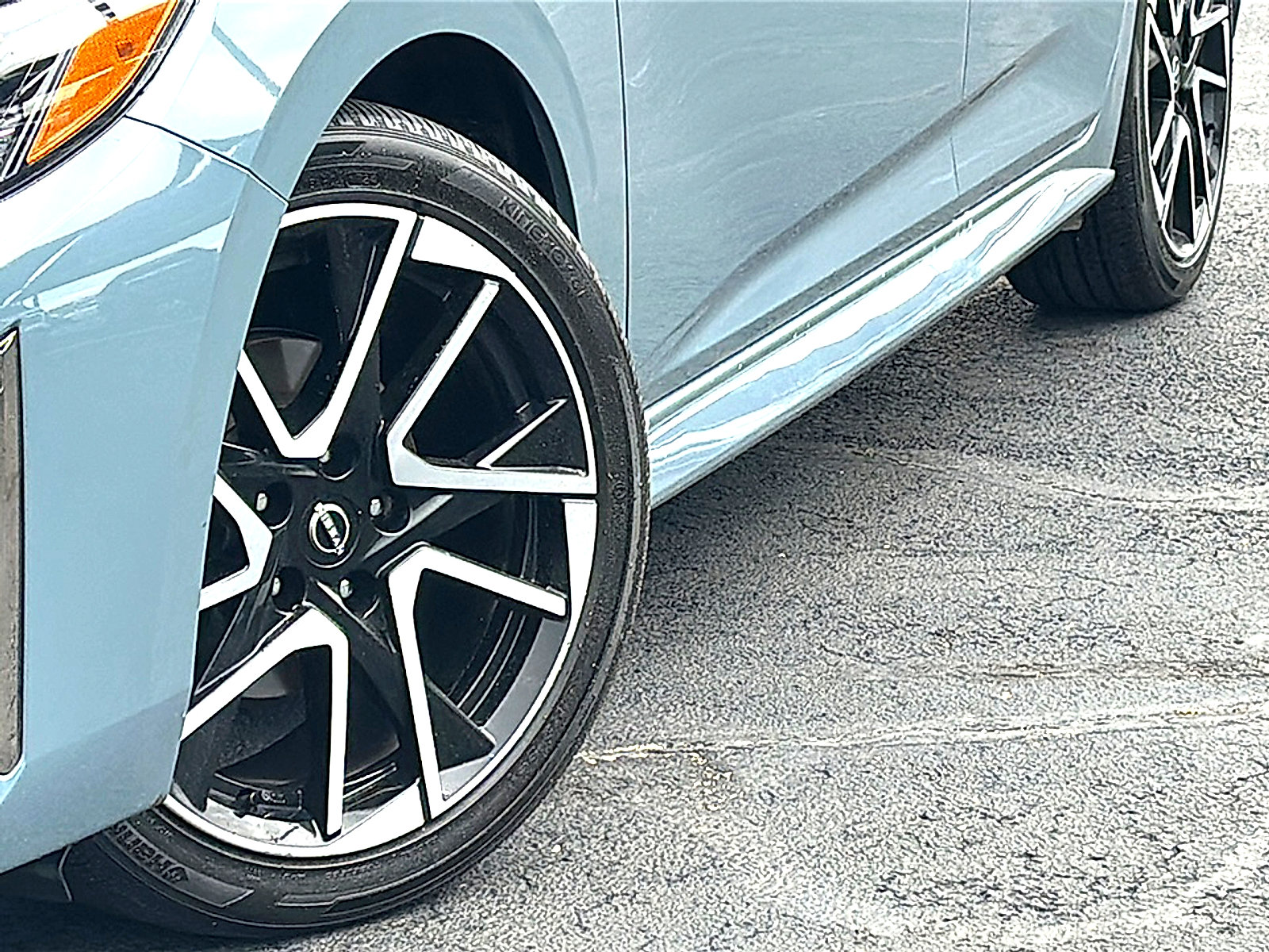 Used 2025 Nissan Sentra SR FWD image 3