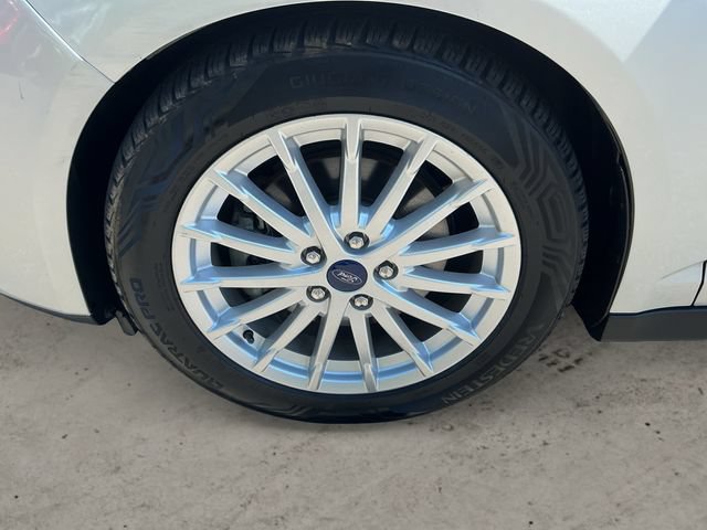 Used 2015 Ford C-MAX Energi SEL w/ Equipment Group 302A FWD image 9