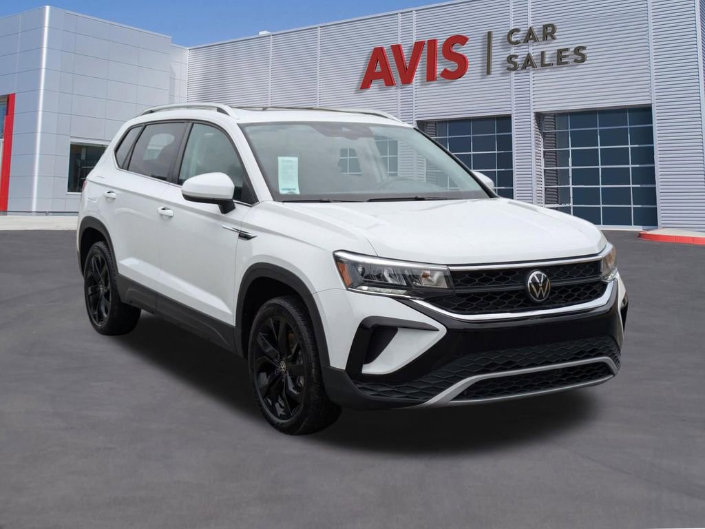 Used 2024 Volkswagen Taos SE image 3