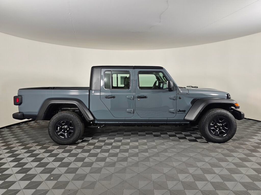 New 2025 Jeep Gladiator Sport image 3
