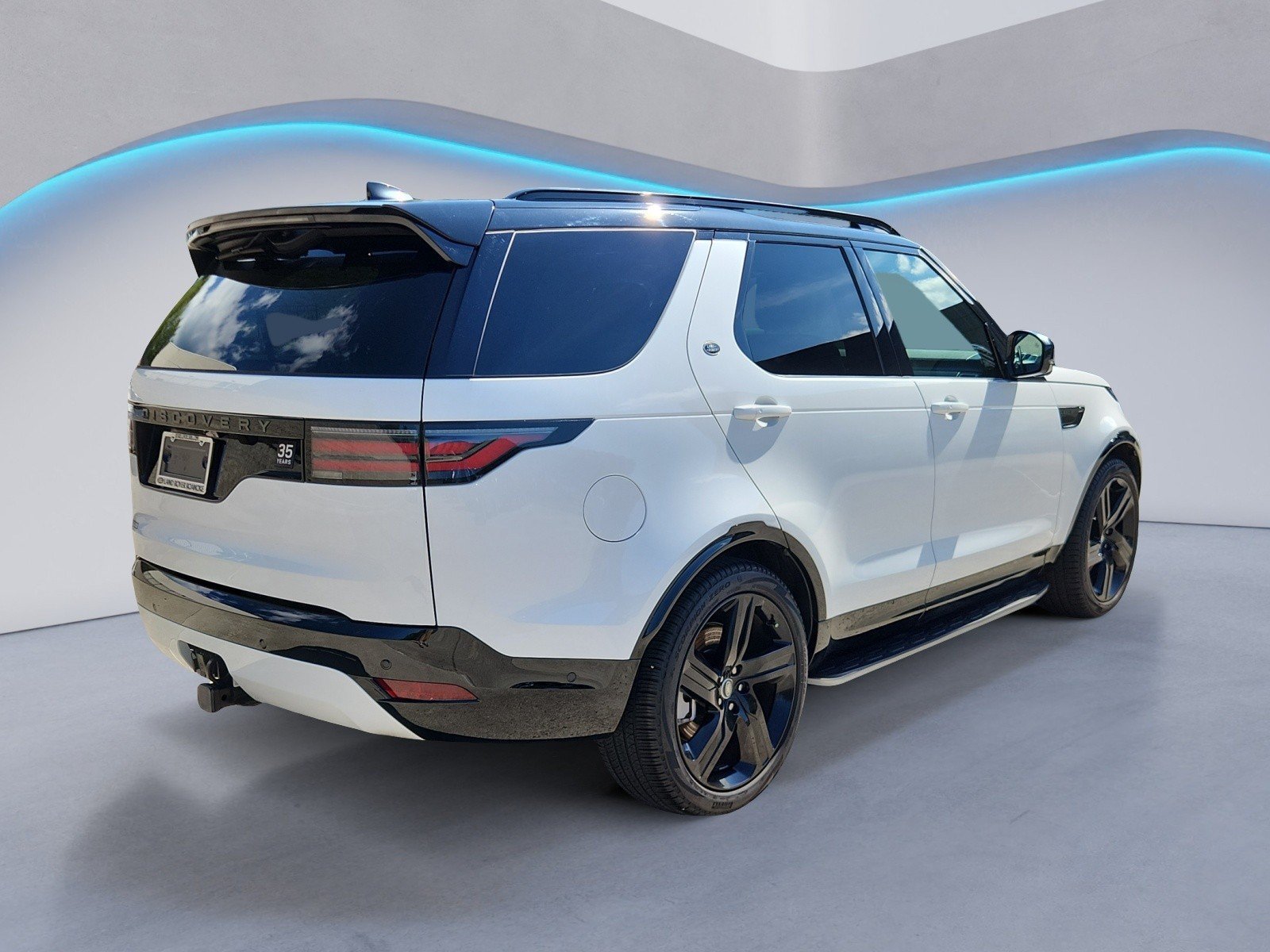 Used 2025 Land Rover Discovery Dynamic SE AWD/4WD image 5