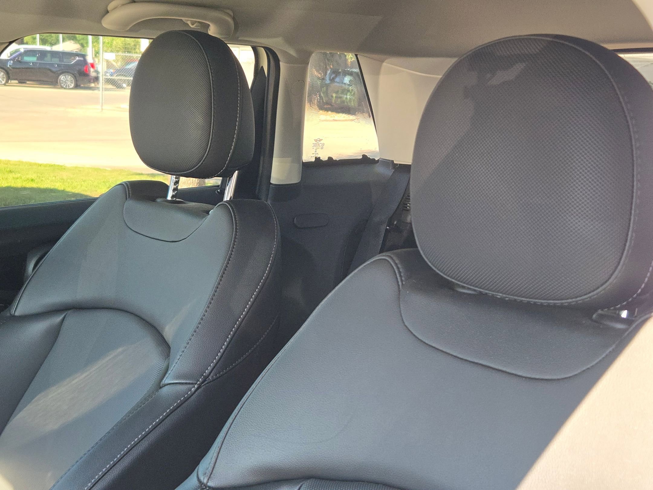 Used 2019 MINI Cooper S w/ Premium Package FWD image 9