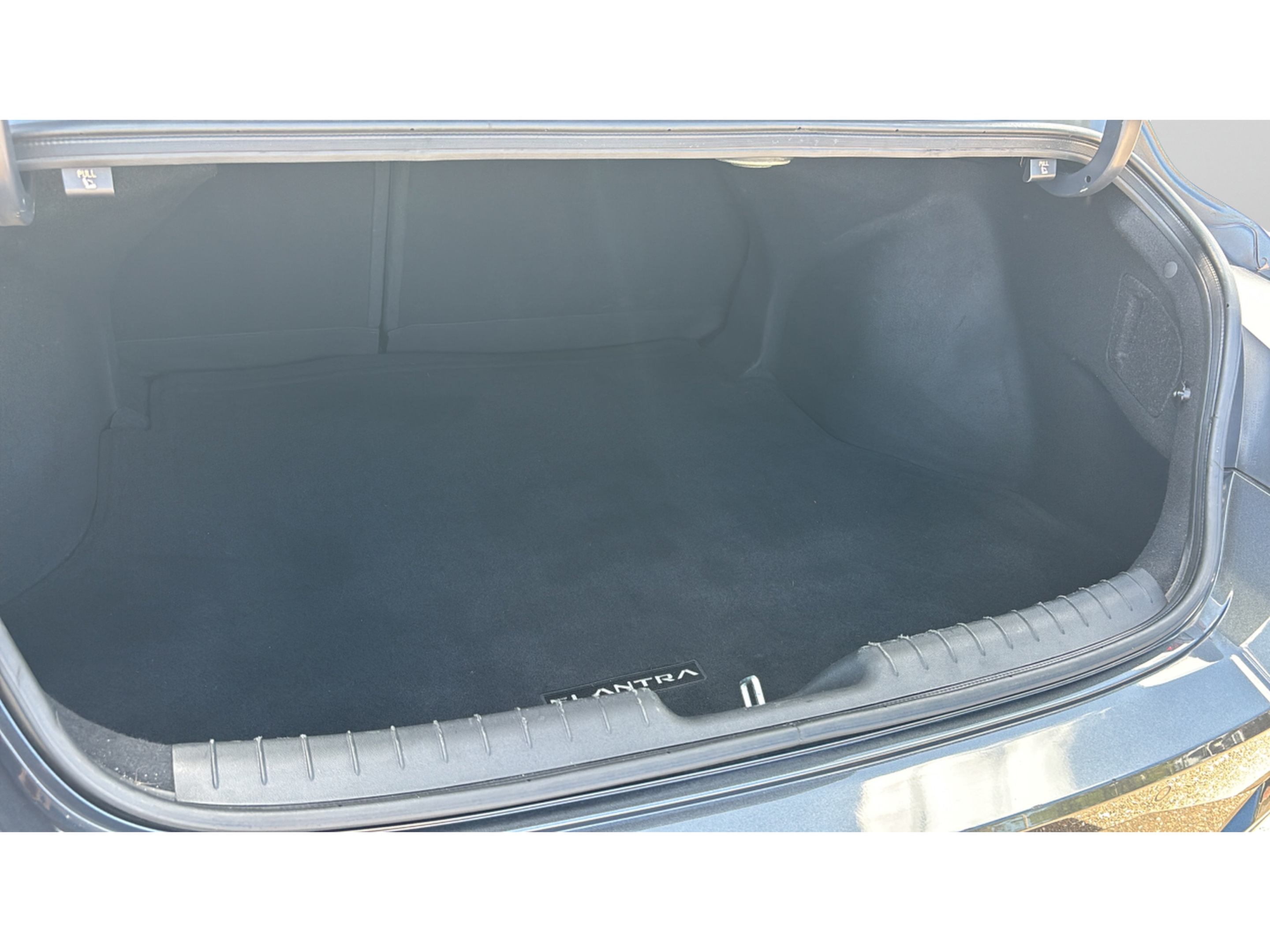 Used 2022 Hyundai Elantra Limited w/ Cargo Package FWD image 13