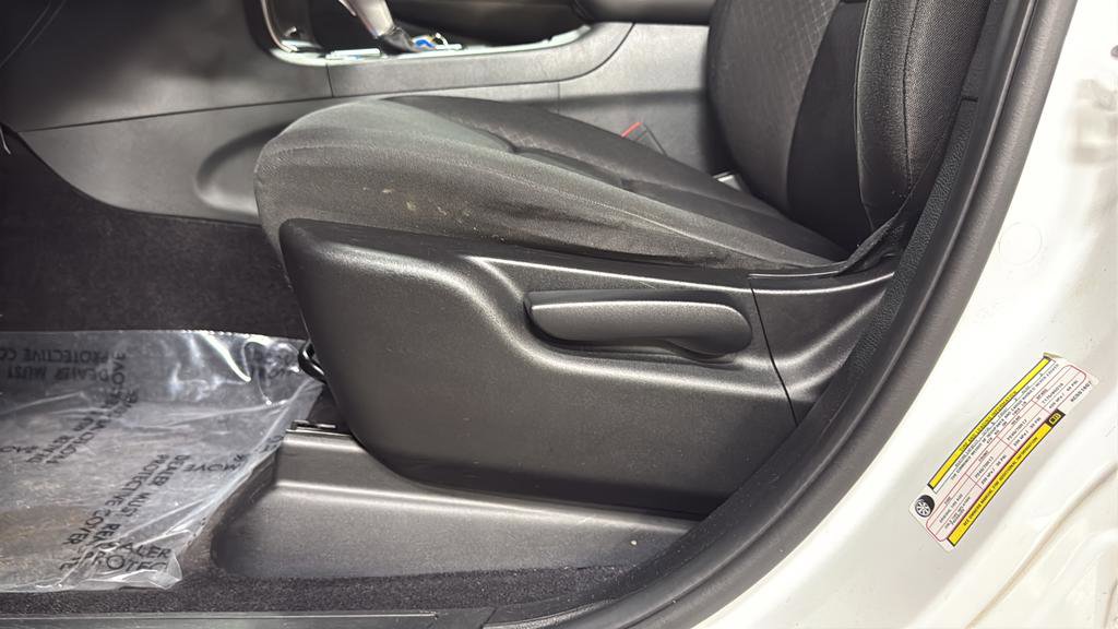 Used 2019 Jeep Grand Cherokee Laredo image 25