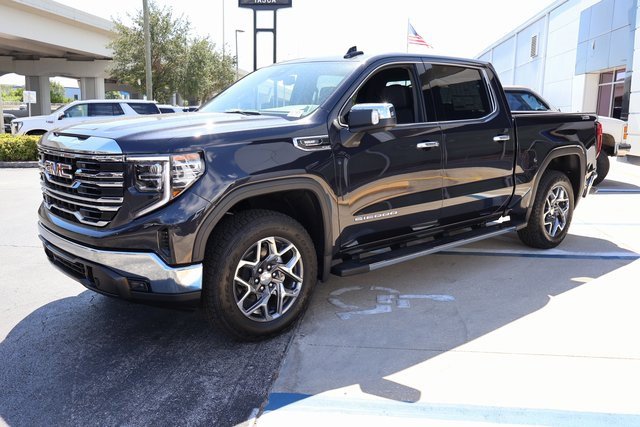 New 2026 GMC Sierra 1500 SLT w/ SLT Premium Package image 3