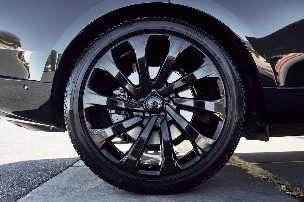 Used 2025 Land Rover Range Rover Long Wheelbase Autobiography image 18