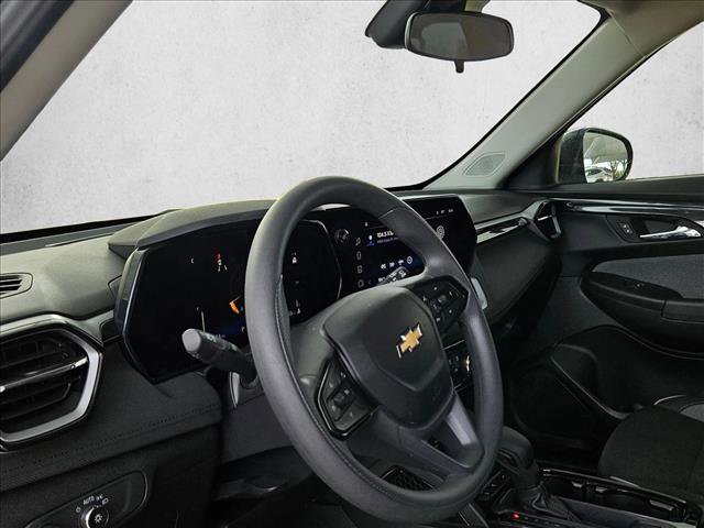 Used 2025 Chevrolet TrailBlazer LT FWD image 9