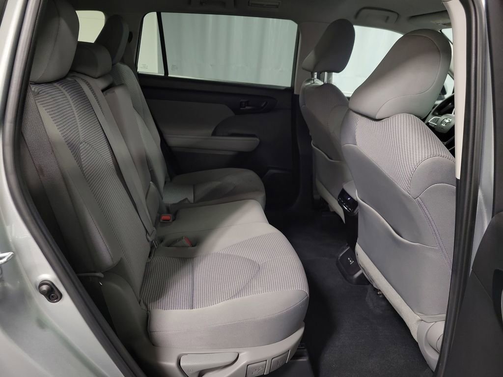 Used 2023 Toyota Highlander L FWD image 26
