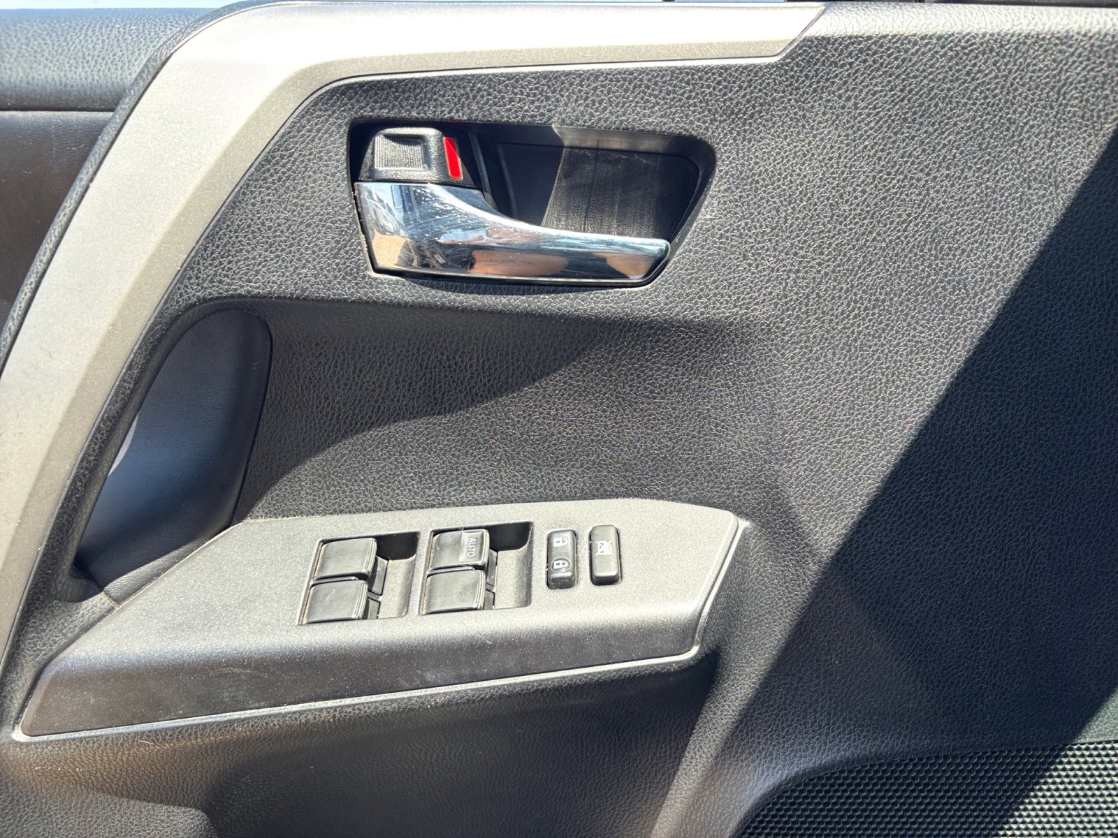 Used 2016 Toyota RAV4 XLE image 16