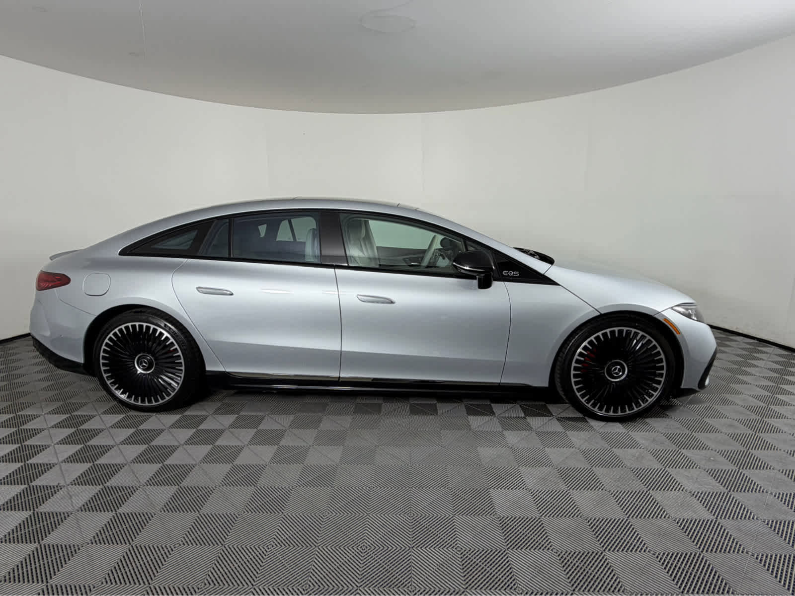 Used 2023 Mercedes-Benz EQS AMG 4MATIC image 2