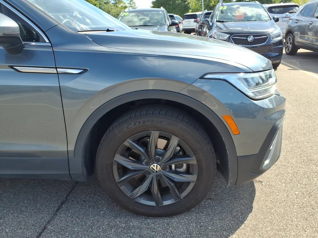 Used 2024 Volkswagen Tiguan SE AWD/4WD image 23