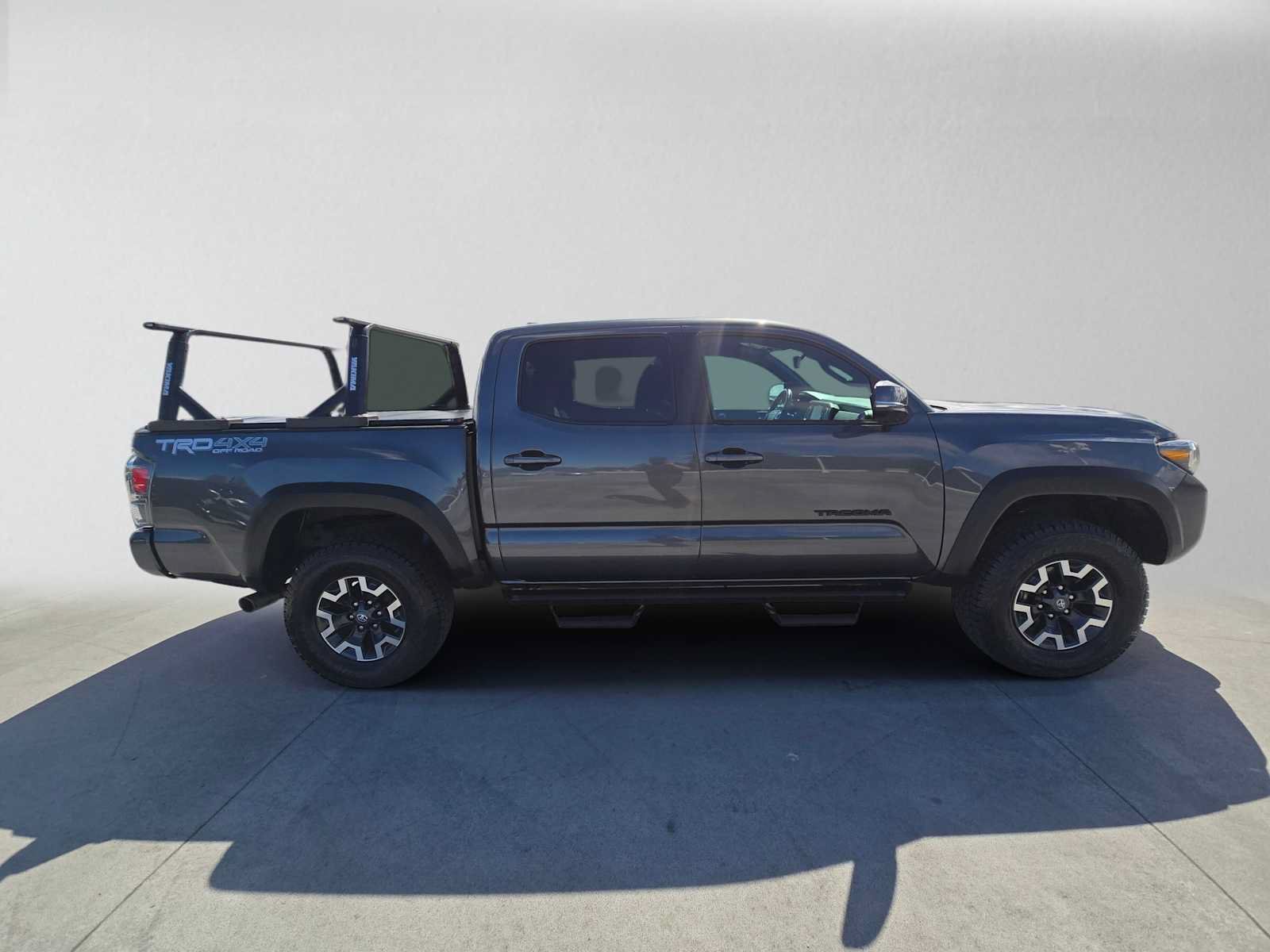 Certified 2022 Toyota Tacoma TRD Off-Road w/ Technology Package AWD/4WD image 2