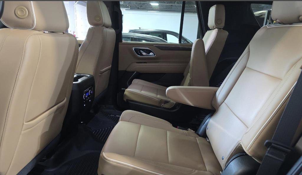 Used 2021 Chevrolet Tahoe Premier w/ Premium Package AWD/4WD image 18