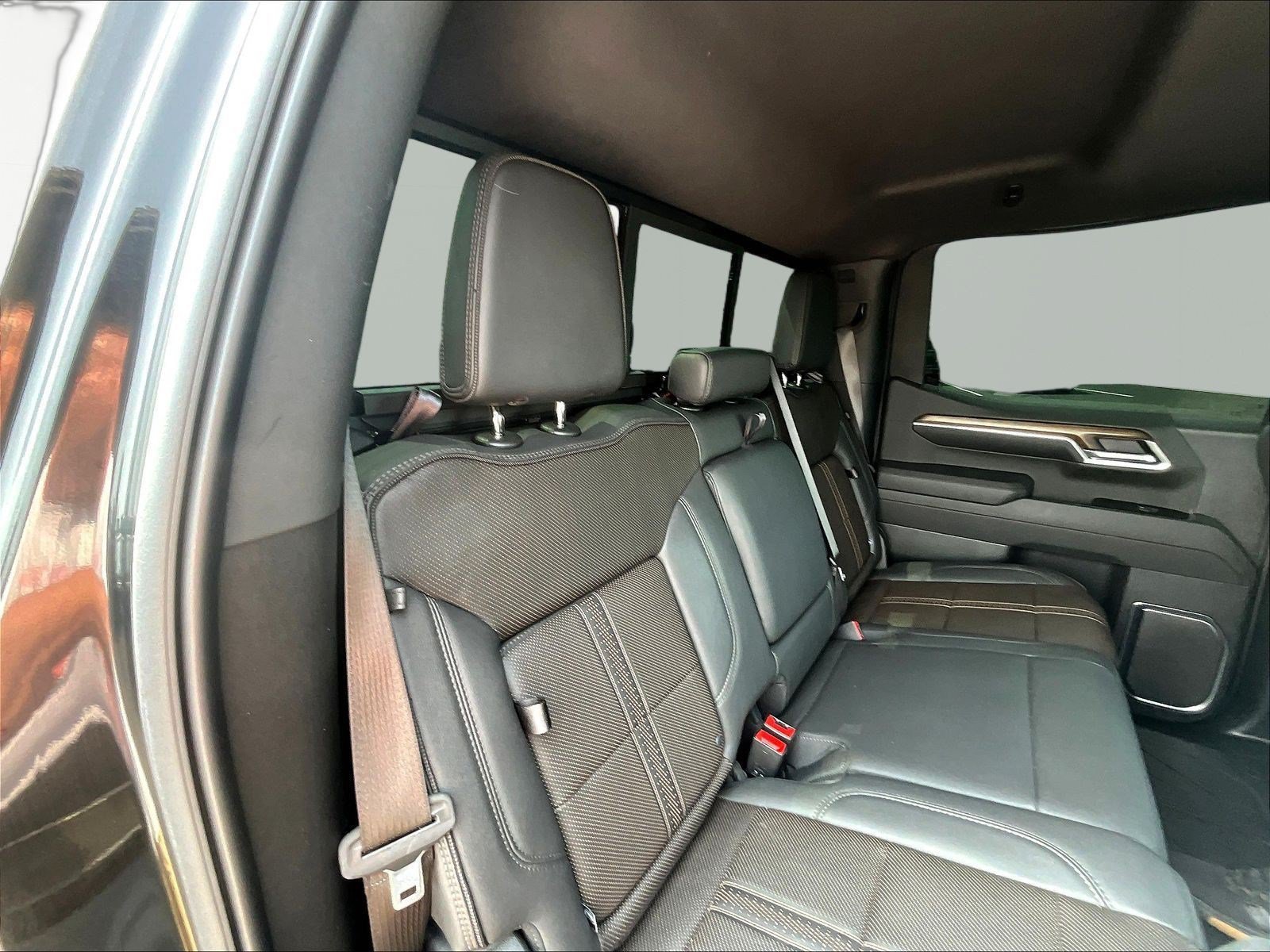 Used 2025 Chevrolet Silverado 1500 High Country w/ High Country Premium Package RWD image 25
