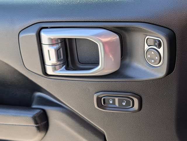 Used 2018 Jeep Wrangler Unlimited Rubicon w/ LED Lighting Group AWD/4WD image 23